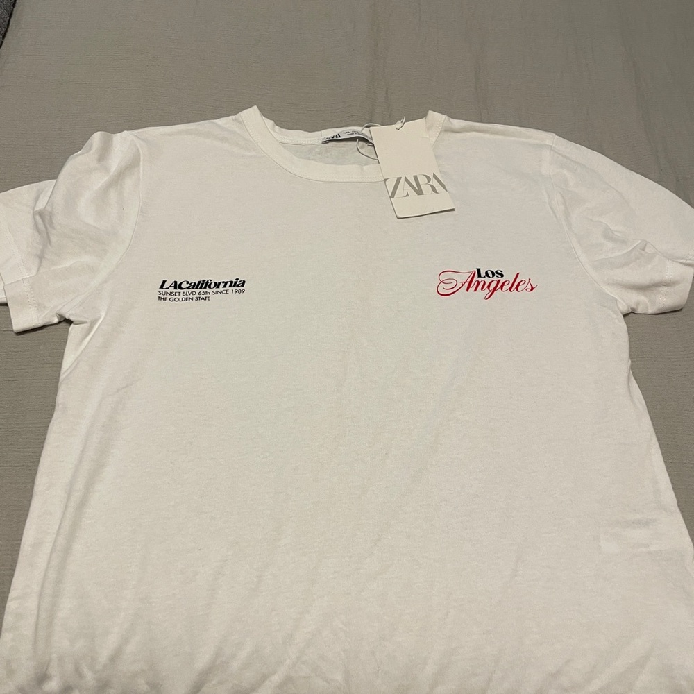 Zara White Graphic T-Shirt. NWT. Size large women’s.